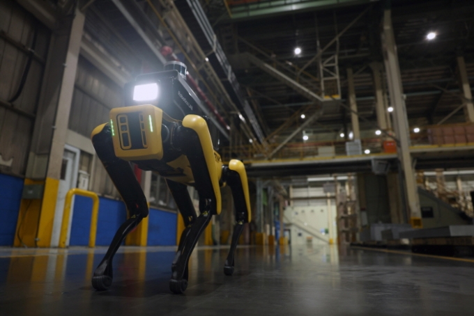 현대자동차그룹은 보스턴 다이내믹스와 첫 번째 프로젝트로 ‘공장 안전서비스 로봇’을 운영하고 있다. /사진제공=현대차그룹