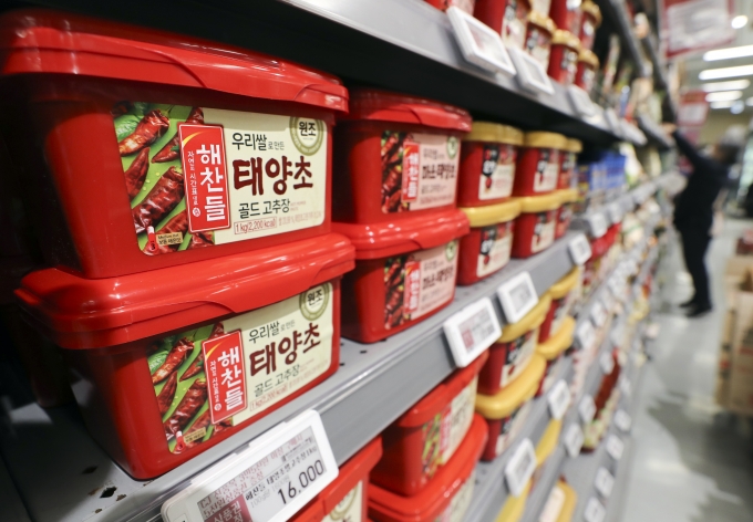 설 명절 이후로는 고추장 등 장류 가격도 오를 예정이다. 사진은 서울에 위치한 대형마트의 모습. /사진제공=뉴시스