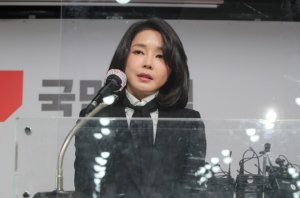 더불어민주당 "김건희, 허위경력으로 무자격 강의" 의혹 제기