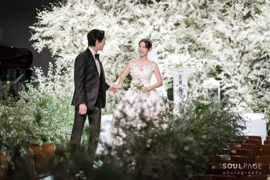 배우 박신혜가 27일 자신의 인스타그램을 통해 화기애애했던 결혼식 본식 현장 사진을 공개했다. /사진=박신혜 인스타그램