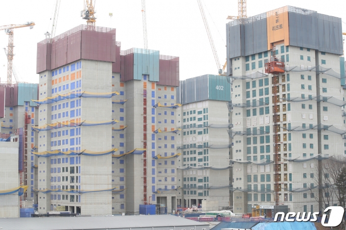 11일 업계에 따르면 조합은 지난 8일 이사회를 열고 공사가 10일 이상 중단될 경우 시공단과의 계약을 해지하는 안건을 조합원 총회에 상정하기로 했다. /사진=뉴스1