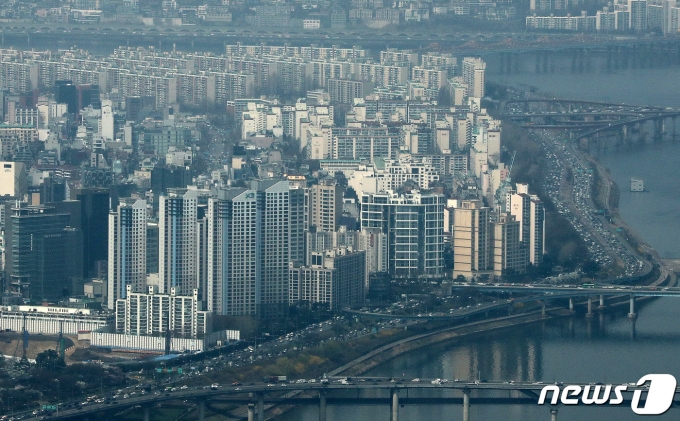 12일 서울부동산정보광장에 따르면 서울 아파트 거래량이 8개월 만에 증가했다./사진=뉴스1