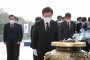 [머니S포토] 여야 원내대표와 사월 학생혁명 기념탑 참배하는 박병석 의장