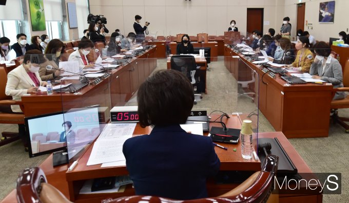 [머니S포토] 여가위 참석 김상희 부의장, 성평등 국회 실현 결의안 제안설명
