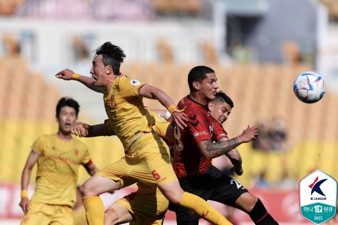 경남과 광주가 2-2 무승부를 거뒀다.(한국프로축구연맹 제공)© 뉴스1