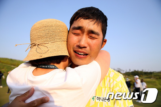 [사진] 데뷔 13년 만에…박은신 코리안투어 첫 우승