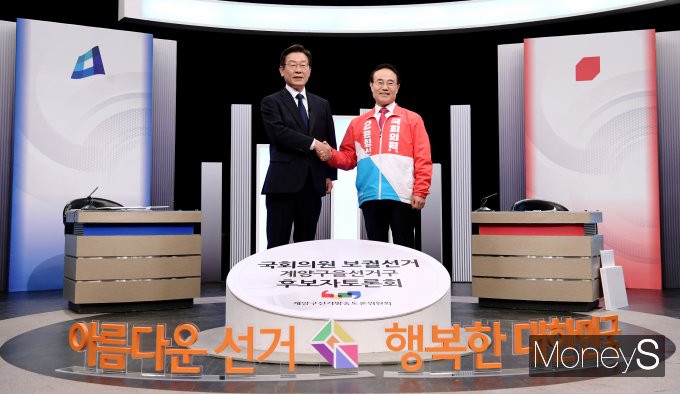[머니S포토] 이재명·윤형선, 계양구을선거구 후보자 방송토론회