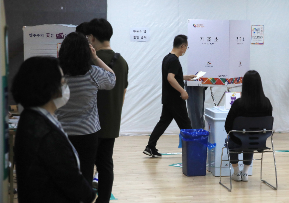 사전투표 이틀째 오후 2시 투표율 16.37%… 700만명 돌파