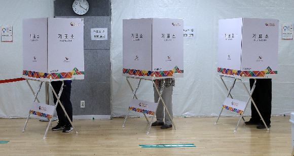 사전투표 2일차 오후 4시 투표율 18.39%… 800만명 돌파