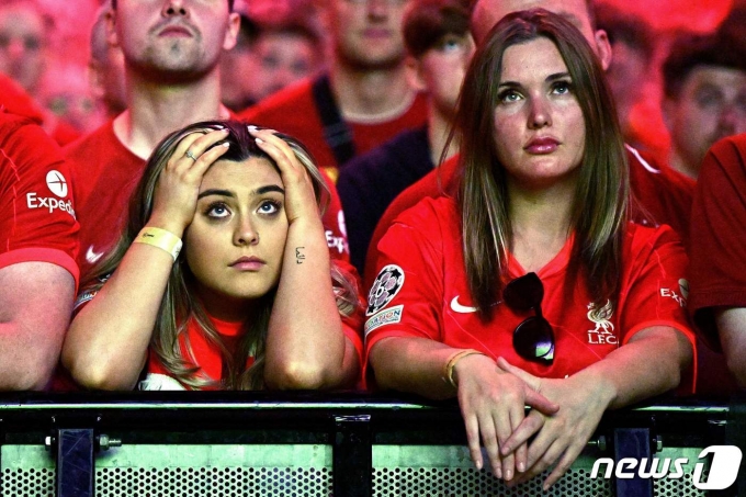 경기를 기다리는 리버풀 팬들© AFP=뉴스1