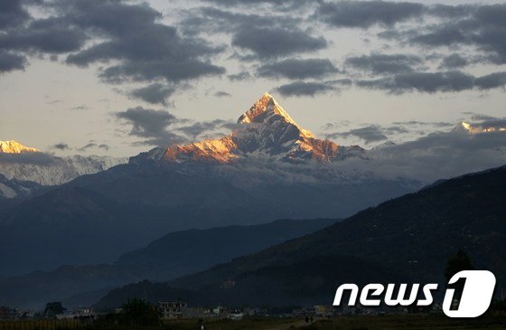 네팔 포카라에서  안나푸르나 지역을 찍은 사진.© AFP=뉴스1