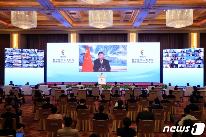시진핑 중국 국가주석이 23일(현지시간) 화상으로 진행된 브릭스 정상회의에 참석했다. © 로이터=뉴스1 © News1 정윤영 기자