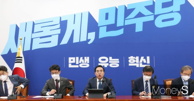 [머니S포토] 박홍근 "尹 정부, 출범 두 달 다 되도록 국정 갈피조차 못 잡아"