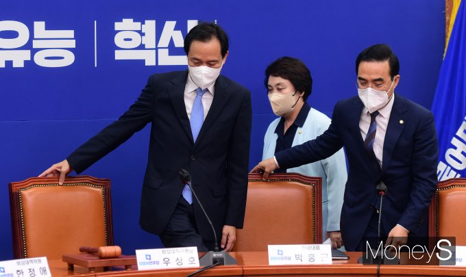 [머니S포토] 확대간부회의 참석한 우상호·박홍근