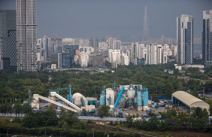 삼표 성수 공장 철거 연기… 성동구, 부지 개발 방안도 넘겨주나