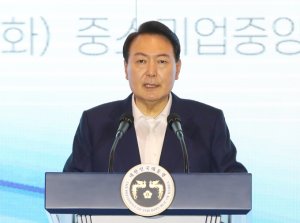 20대도 돌아섰다…尹 부정 53%·긍정 42.6%