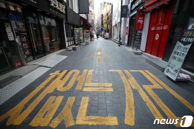 강력한 사회적 거리두기를 실시중이었던 2020년 12월6일 서울 중구 명동거리2020.12.6/뉴스1 © News1 이광호 기자