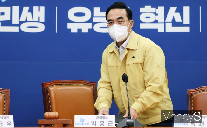 [머니S포토] 민주당 비대위 입장하는 '박홍근'