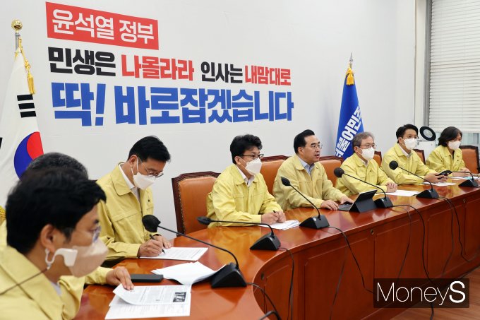 [머니S포토] 윤석열 정부 위기대응시스템 비판하는 박홍근 원내대표