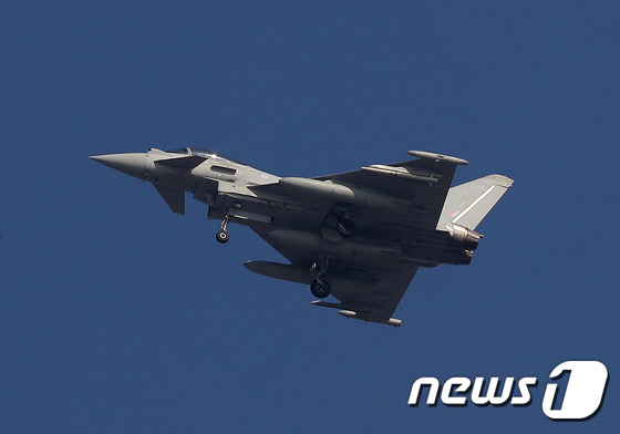영국 공군 타이푼 전투기 (사진공동쥐재단) 2016.11.8/뉴스1 ⓒ News1 사진공동취재단