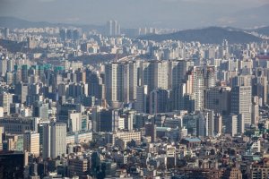 서초·용산도 떨어졌다… 서울 아파트값, 25개구 모두 하락