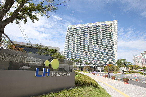 한국토지주택공사(LH)가 직원 복지로 5년간 '1800억원'을 대출했다. /사진=뉴스1