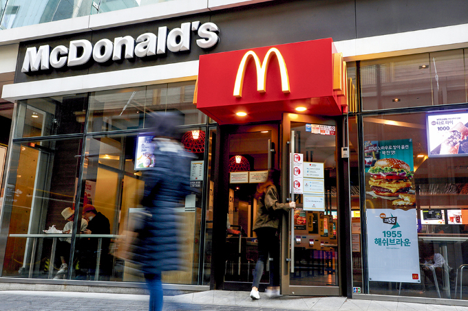 식품의약품안전처가 강남구와 함께 강남의 한 맥도날드 매장 현장 점검을 실시했다 사진은 맥도날드 매장./사진=뉴스1