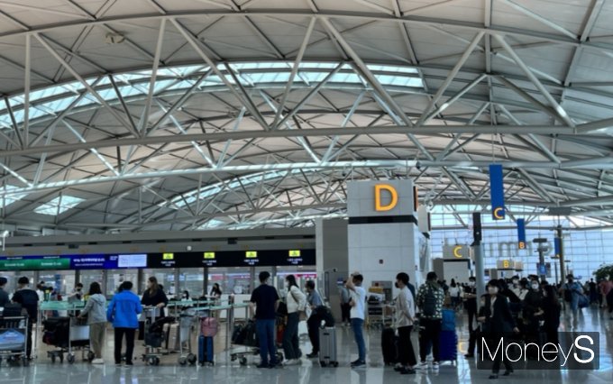 [르포] "얼마만의 해외여행인지"… 생기 되찾은 인천공항