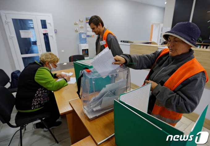 우크라이나 자포리자에서 러시아 합병 찬반 주민투표가 진행되고 있다. 2022.09.26. ⓒ 로이터=뉴스1 ⓒ News1 정윤영 기자