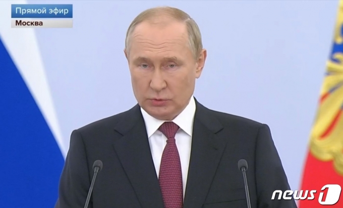 블라디미르 푸틴 러시아 대통령이 30일(현지시간) 우크라이나 4개 지역 합병 기념식에서 연설하고 있다..(러시야1 TV 갈무리)