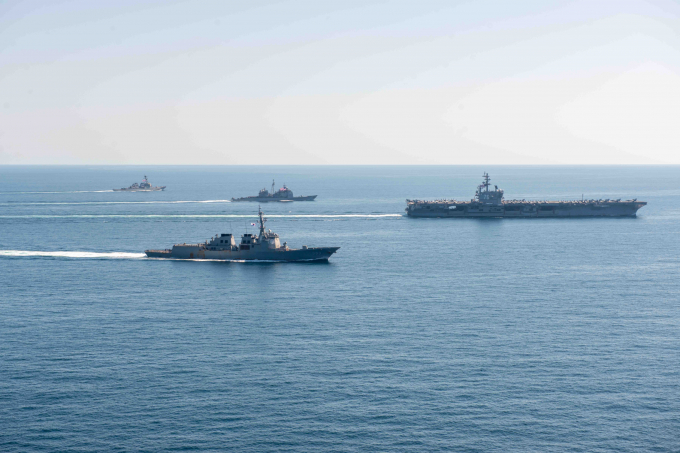 한미 연합 해상훈련에 참가한 한미 해군 함정들이 지난달 29일 동해상에서 기동훈련을 하고 있다./사진=뉴스1, 해군제공