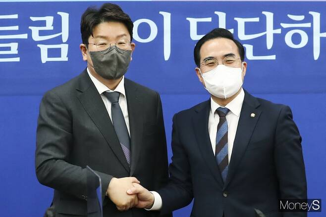 (왼쪽부터)권성동 국민의힘 의원과 박홍근 더불어민주당 원내대표. / 사진=머니S DB