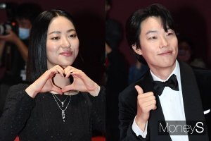 양조위, 그리고 강수연…'3년만 정상화' BIFF 화려한 개막