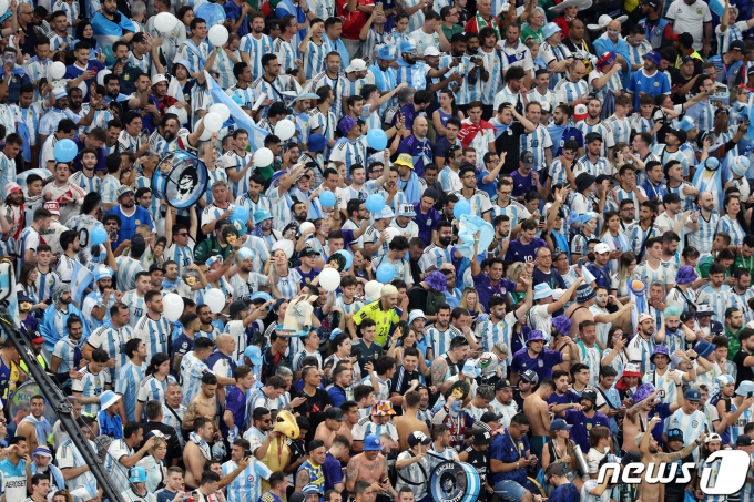 [사진] 아르헨티나 축구팬들의 응원 물결