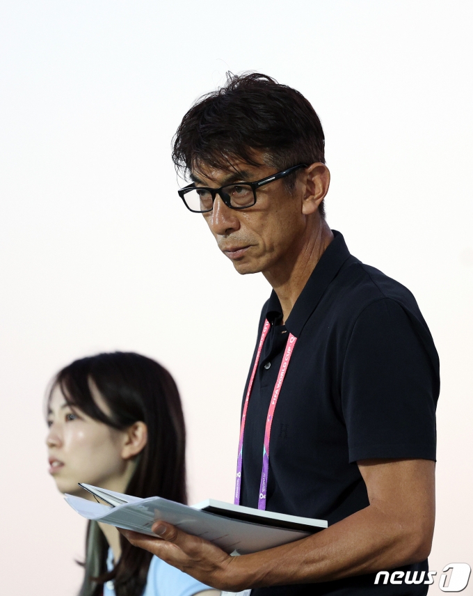 [사진] '일본의 홍명보' 가나 훈련장 찾은 이하라 마사미