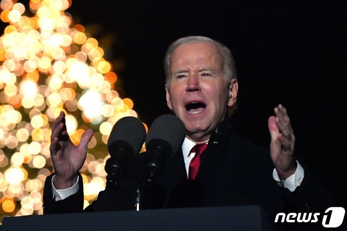 조 바이든 미국 대통령이 30일 (현지시간) 워싱턴 백악관 인근 엘립스 공원에서 열린 내셔널 크리스마스 트리 점등식서 연설을 하고 있다. ⓒ AFP=뉴스1 ⓒ News1 우동명 기자