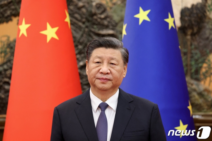1일(현지시간) 중국 베이징에서 열린 중국-유럽연합 정상회의에 시진핑 국가주석이 참석했다. ⓒ 로이터=뉴스1