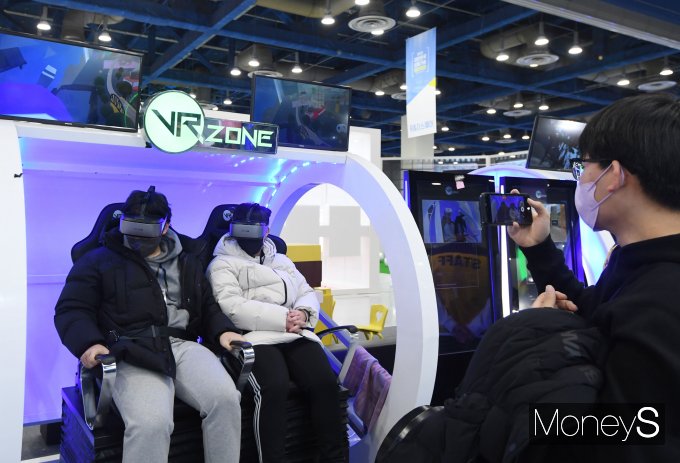[머니S포토] '가상현실(VR) 체험'