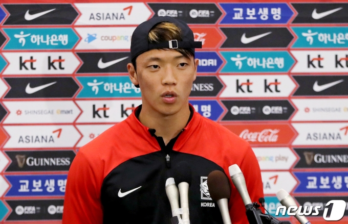 [사진] 포르투갈전 '역전골' 인터뷰하는 황희찬