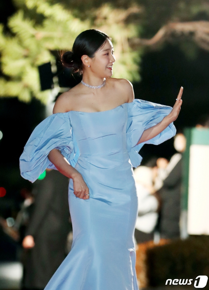 [사진] 박소담, 오프숄더 드레스로 섹시지수 UP
