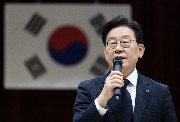 이재명 더불어민주당 대표의 검찰 출석이 하루 앞으로 다가왔지만 조사 일정을 둘러싼 검찰과의 입장 차이가 여전하다. 사진은 지난 26일 전북 정읍시 정우면 농업기술센터에서 열린 축산농민과의 정책간담회에서 발언하는 이 대표. /사진=뉴스1