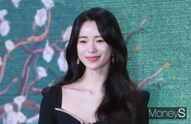 배우 임지연이 '더 글로리' 연기를 위해 실제로 담배를 배운 것으로 전해졌다. 사진은 지난해 12월 서울 종로구 청계천로 JW메리어트 동대문 스퀘어 서울에서 열린 넷플릭스(Netflix) 오리지널 시리즈 '더 글로리'(극본 김은숙, 연출 안길호) 제작발표회에 참석한 배우 임지연. /사진=임한별 기자