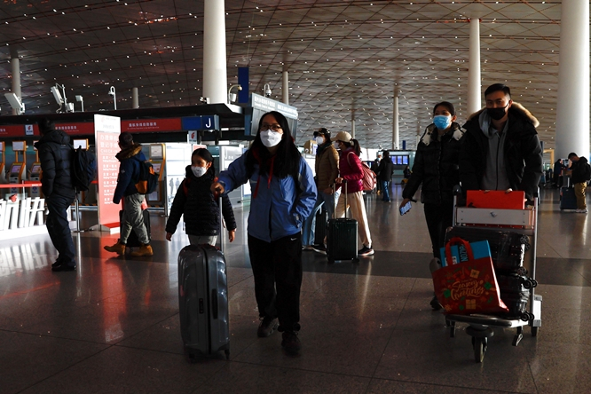중국 정부가 다음달 1일(현지시각)부터 한국발 입국자에 대해 신종 코로나바이러스 감염증(코로나19) 유전자증폭(PCR) 검사를 실시한다.  사진은 중국 베이징 국제공항 내부 모습. /사진=로이터