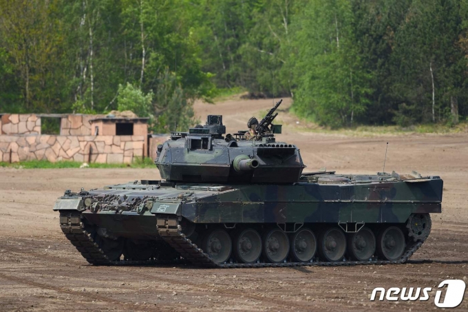 독일 주력 탱크 레오파르트2 훈련 모습. ⓒ AFP=뉴스1 ⓒ News1 우동명 기자