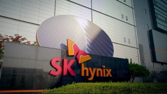 1일 한국거래소에 따르면 이날 오전 9시18분 SK하이닉스는 전일보다 2300원(2.60%) 오른 9만800원에 거래 중이다. /사진=SK하이닉스