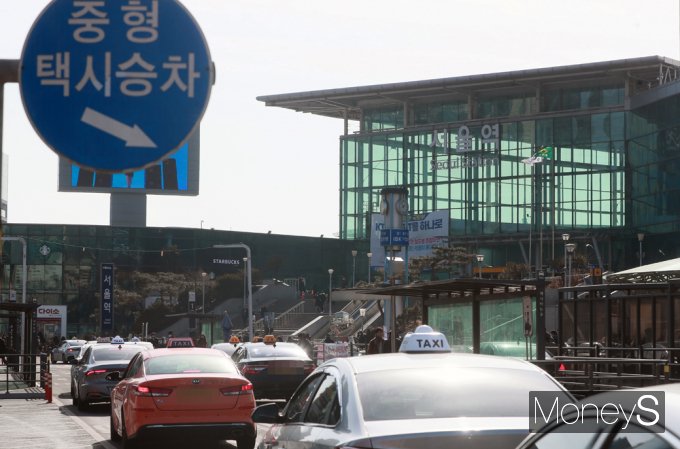 [머니S포토] 오늘부터 서울 중형택시 기본요금·거리 각각 조정