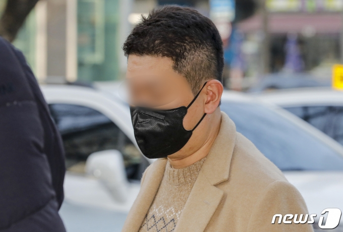 ȭŷ  Ǽַ ˷   1   õ ﳲ  Ư˰ó Ⱦɡ, ں  ŷ      ɹ(ɻ) ⼮ϰ ִ. 2023.2.1/1  News1 赵 