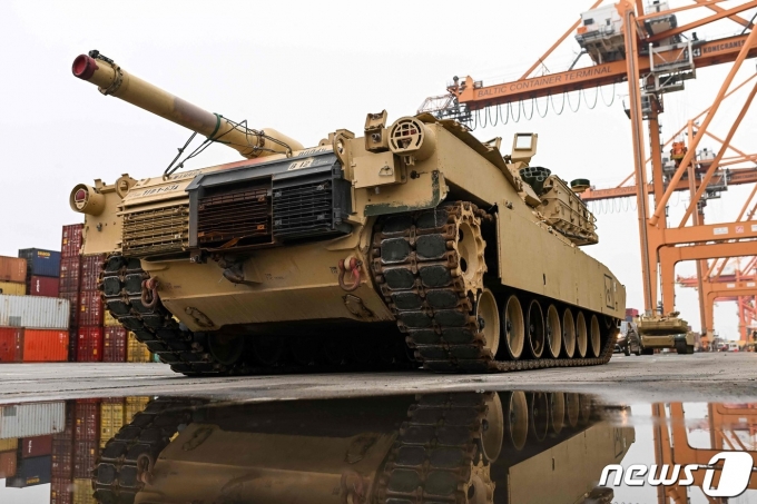 미국의 M1 에이브럼스 탱크가 이동하고 있다. 22.12..3. ⓒ AFP=뉴스1 ⓒ News1 김예슬 기자