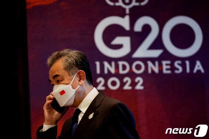 왕이 중국 외교부장이 16일(현지시간) 인도네시아 발리에서 열린 주요 20개국(G20) 정상회의에 참석했다. ⓒ 로이터=뉴스1 ⓒ News1 정윤영 기자