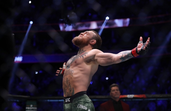 ڳ Ʊ׸Ű Ÿ￡ ƿ´.(UFC SNS ĸó)